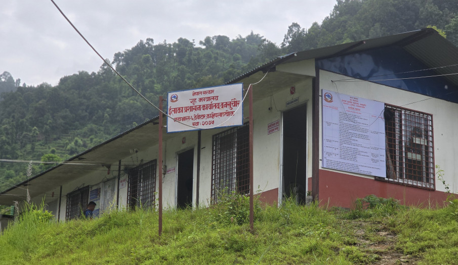 ईलाका प्रशासन कार्यालय बनखुचौर परिसर